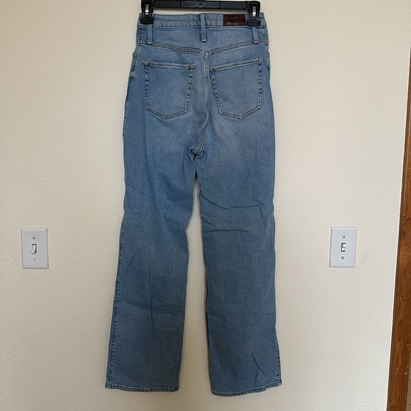 Hollister Curvy Ultra High Rise Dad Jean - Destroyed Light Wash - Picture 2 of 4